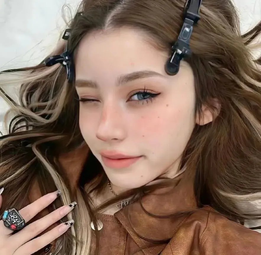 轻拍翻转小魔女